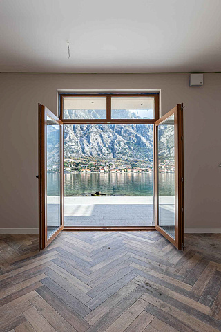 A luxurious three-story villa on the first sea line in  Kotor — photo 62